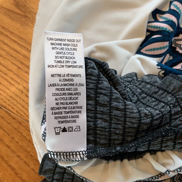 Cute blouse, Ricki’s size Large - Picture 7 of 9